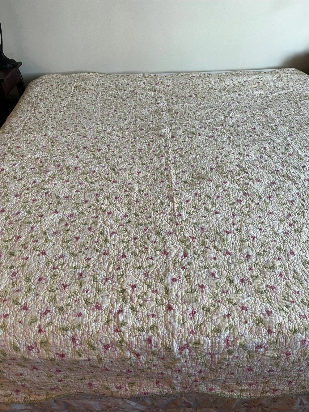 Home Classic Floral Quilt Pale Yellow Front & Light Mint Green Underside Full/Q